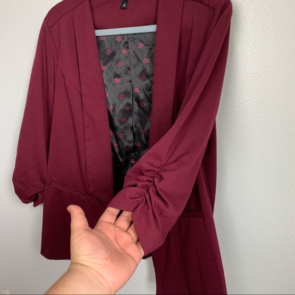 Torrid | Burgundy Ruched Sleeve Open Front Blazer Size 2X - Picture 3 of 7